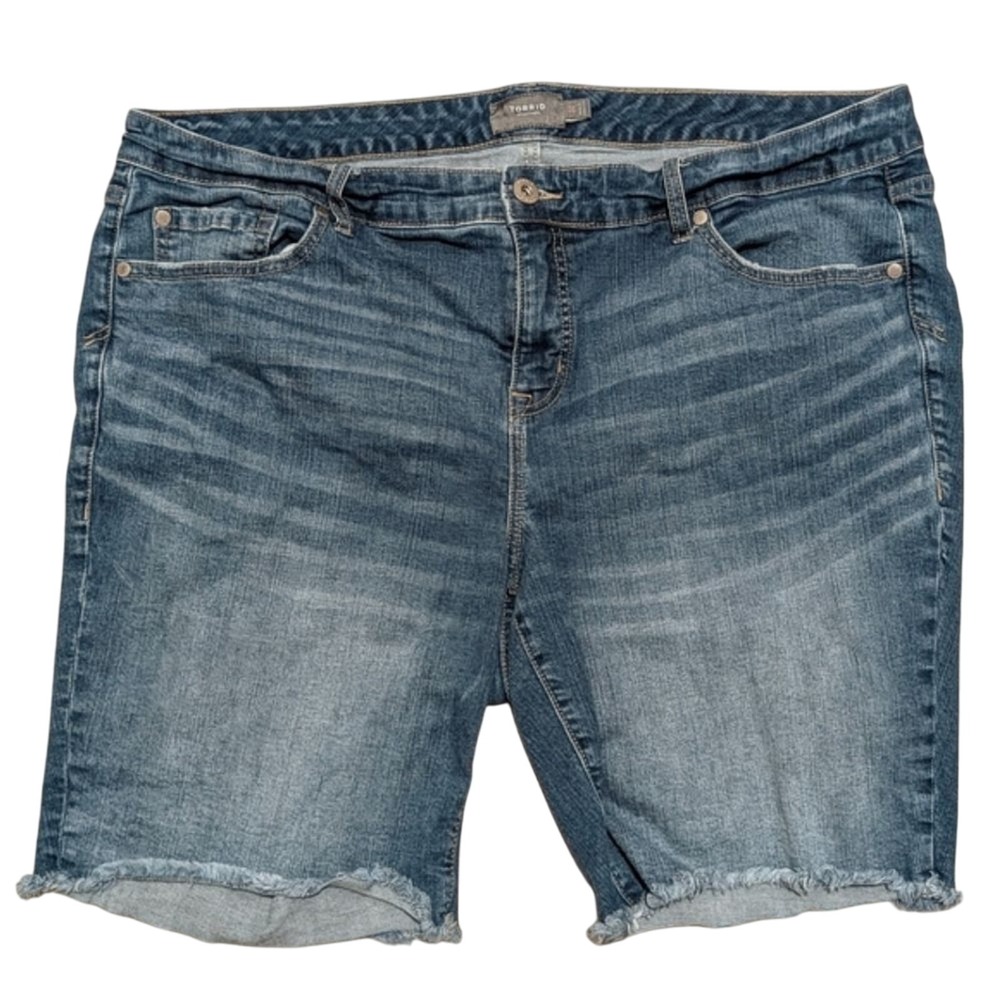 Torrid Shorts Plus 20 2X Blue Jean Bermuda  Faded Stretch Denim Raw Hems